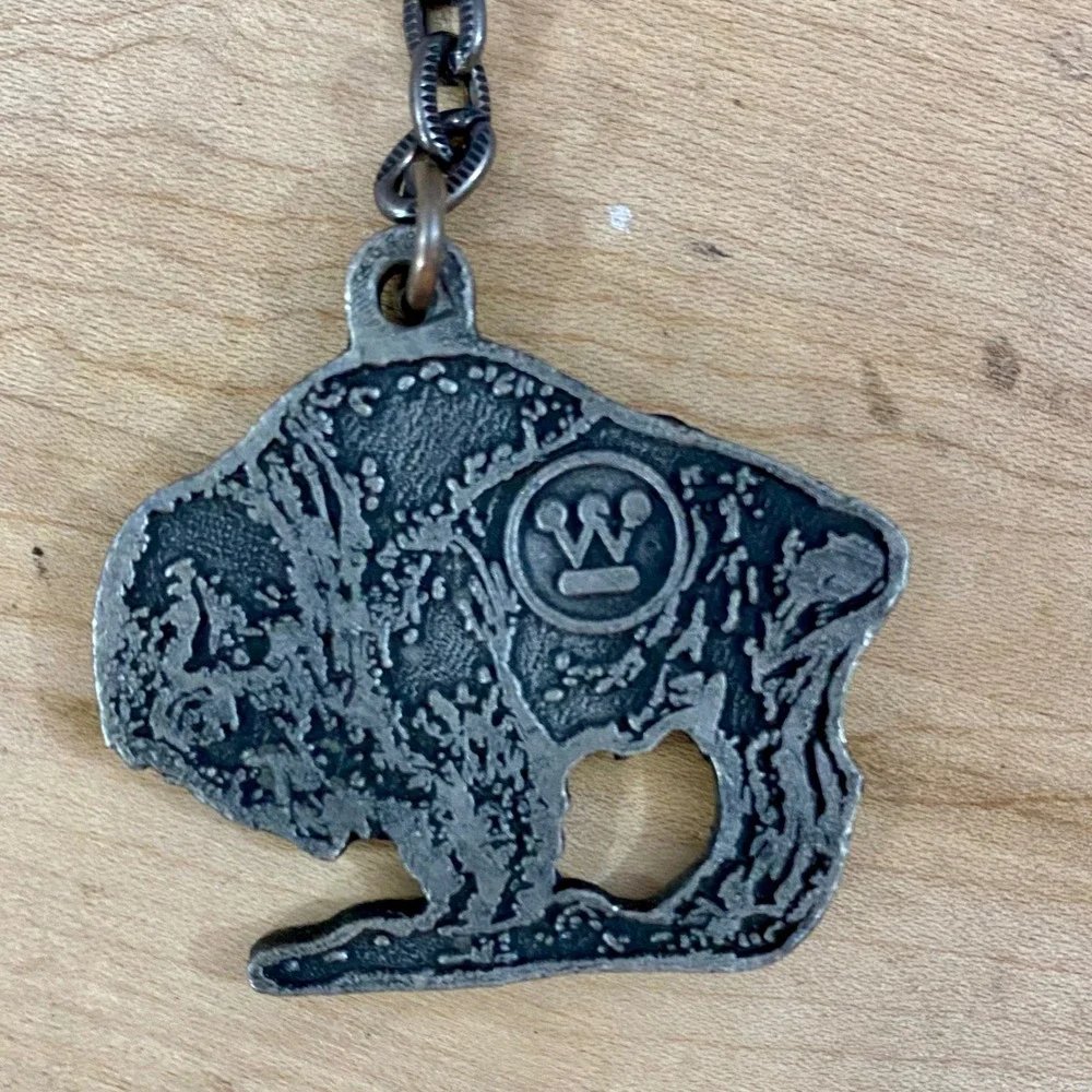 Vintage Pewter Buffalo Keychain South Dakota SD Souvenir Bison Key Ring Fob